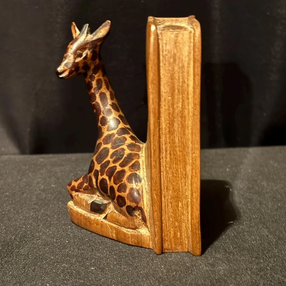 Wooden Giraffe Bookends: Hand-Carved Animal Shelf Decor